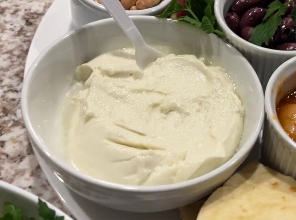 toum garlic sauce recipe
lebanese garlic sauce
creamy toum sauce